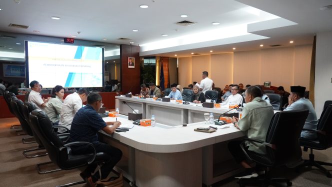 
					BP Batam bersama Pemerintah Kota Batam kembali menggelar rapat koordinasi terkait progres pembangunan Rempang Eco-City, Jumat (9/8/2024).