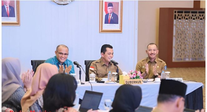 
					Gubernur Kepri Ansar Ahmad saat membuka rakor pendalaman MCP KPK pada Area Perizinan dan Area Pengadaan Barang dan Jasa di Lingkungan Pemprov Kepri bersama KPK RI di Aula Wan Seri Beni, Dompak, Selasa (27/8).