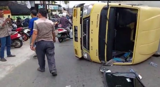 
					Kondisi Mobil Mitsubishi Fuso Box warna Kuning BP 8163 TE terbaik di jalan R.E Martadinata tepatnya di depan Kantor Pegadaian  Kilometer 6  Tanjungpinang, Kamis (29/08/2024) sekitar pukul 10.00 WIB