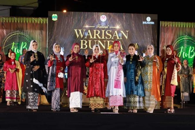 
					Penutupan Festival Warisan Bunda (FWB) di halaman implasemen, Dabo Singkep, Kabupaten Lingga, Sabtu, (17/8/2024).