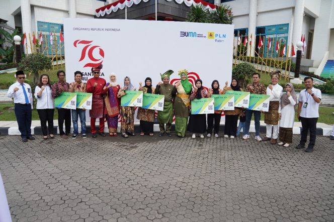 
					Rayakan Kemerdekaan RI ke-79, PLN Batam Gelar Upacara Bendera dan Serahkan Bantuan BPJS ke Masyarakat