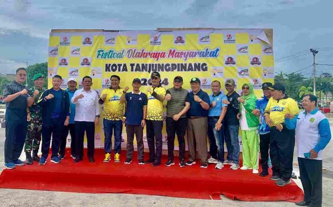 
					Tanjungpinang jadi tuan rumah kejuaraan Tarkam Kemenpora RI Tahun 2024 yang disejalankan Forkot di pelataran Tugu Sirih Tepi Laut, Tanjungpinang, Sabtu (28/9/2024)