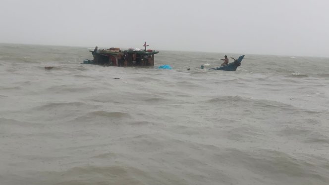 
					Penampakan kapal bermuatan Sembako yang kandas di Perairan Karimun, Rabu, (4/9/2024)