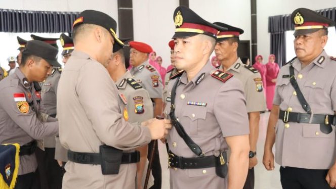 
					Kapolres Lingga saat memimpin Sertijab Sejumlah PJU di Jajaran Polres Lingga