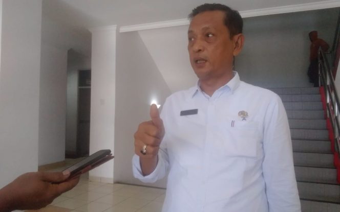 
					Sekretaris DPRD Natuna, Edi Prioto menanggapi pertanyaan masyarakat.