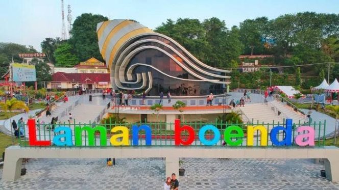 
					Taman Laman Boenda Tepi Laut yang memiliki potensi untuk menarik wisatawan