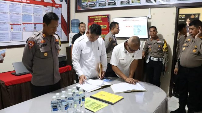 
					Kunjungan Tim Wasops Polda Kepri ke Polres Lingga pastikan kesiapan Operasi Mantap Praja Seligi 2024 jelang Pilkada yang aman dan kondusif. 
Foto:Istimewa