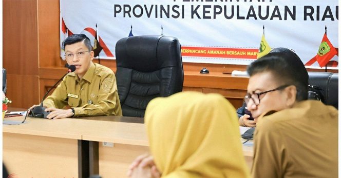 
					Diskominfo Provinsi Kepri bersama KPU dan Bawaslu melaksanakan Rapat Kerja Diskominfo se-Provinsi Kepri di Ruang Rapat Utama, Lantai 4, Kantor Gubernur Kepri Selasa (8/10)