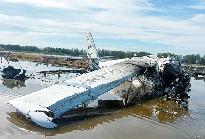 
					Pesawat perintis SAM Air yang jatuh di area dekat Bandara Pohuwato, Gorontalo, Sulawesi Utara, Ahad 20 Oktober 2024. (ist)