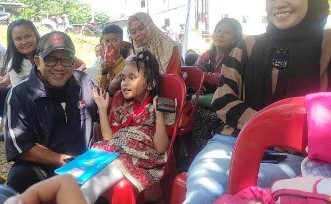 
					Ratusan orang tua dan anak Disabilitas mengundang Calon Walikota Tanjungpinang, Lis Darmansyah (Lis-Raja) bersilaturahmi di Sekretariat Disabilitas Komplek Perla Batu 5 Bawah, Minggu (27/10).