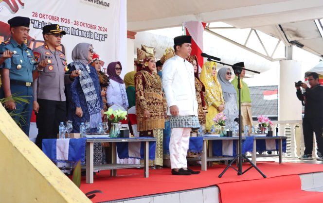 
					Plt Bupati Bintan Ahdi Muqhsit saat menjadj Irup peringatan HSP ke 96 tahun 2024 di Halaman Gedung Nasional Tanjung Uban, Senin (28/10).