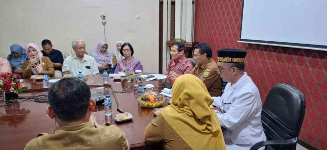 
					Dinkes Tanjungpinang menggelar Pertemuan FOV Malaria di ruang rapat kantor Dinkes Tanjungpinang, Selasa (22/10) dihadiri Tim TTWG Malaria dan CCM Indonesia, serta stakeholder terkait.