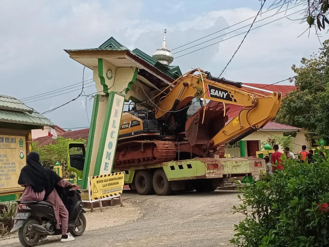 
					Gerbang Ponpes Ditabrak Truk, Bocah Lima Tahun di Kolaka Tewas Tertimpa