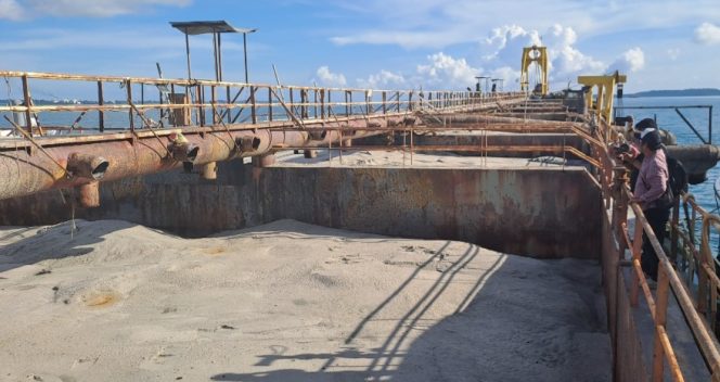 
					Dua Kapal Isap Pasir Bendera Malaysia Ditangkap KKP di Perairan Batam