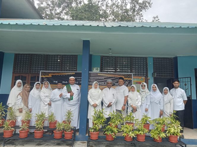 
					SDN 002 Sekupang Rayakan Maulid Nabi Muhammad SAW dengan Semangat Kebersamaan.
Foto:Atika/HarianHaluanKepri