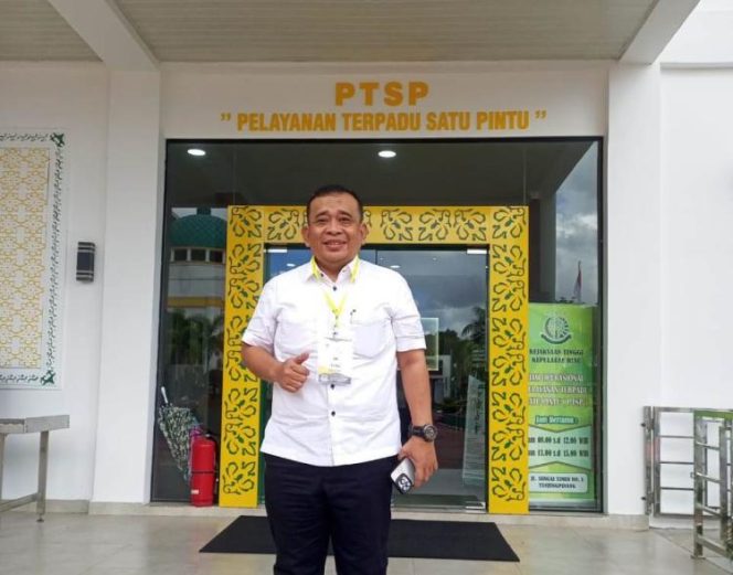 
					Ketua Umum BPI KPNPA RI, Tubagus Rahmad Sukendar, saat berada di Kantor Kejati Kepri