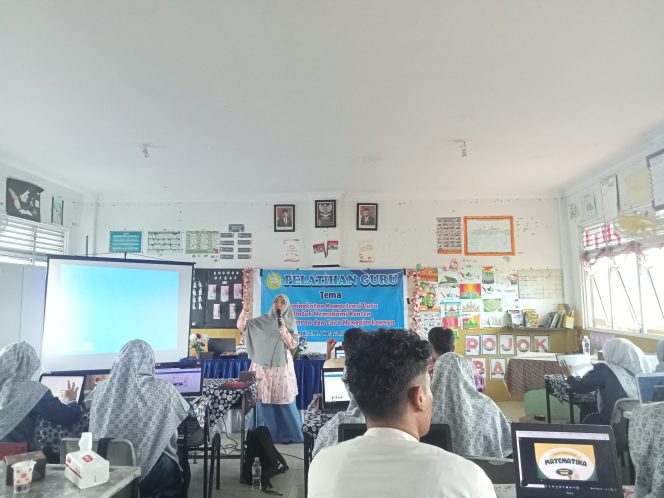 
					Pelatihan guru Sekolah Dasar Islam Terpadu (SDIT) Al-Kautsar Madani 
Foto:Atika/HarianHaluanKepri