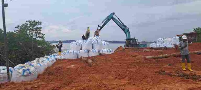 
					 Pengerjaan pembangunan KEK Pulau Tanjung Sauh, Kelurahan Ngenang, Kecamatan Nongsa, Kota Batam
Foto:Damri/HarianHaluanKepri