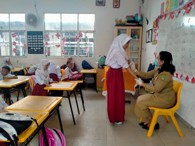 
					 Penyuluhan Kesehatan di SDN 008 Sagulung
Foto:Atika/HarianHaluanKepri
