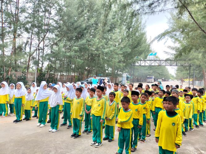 
					Sekolah Dasar Islam Terpadu (SDIT) Al Azhar 3 Batam mengadakan study tour ke Dinos dan Oasis Waterpark pada (30/10).
Foto: Atika/HarianHaluanKepri