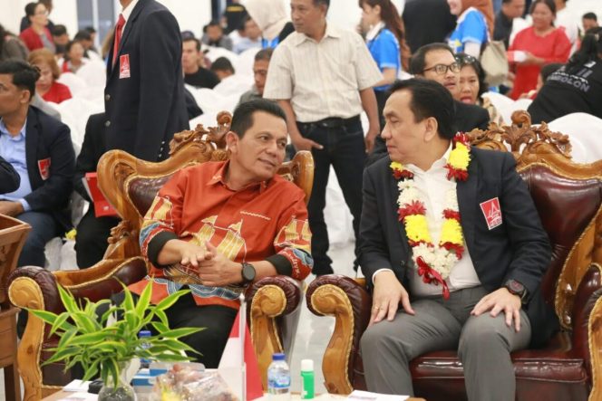 
					Effendi Simbolon bersama calon Gubernur Kepri Ansar Ahmad di acara silaturahmi PSBI se-Kepri yang di Grand Tama Convention Center, Sagulung, Batam, Sabtu (9/11/2024) malam.