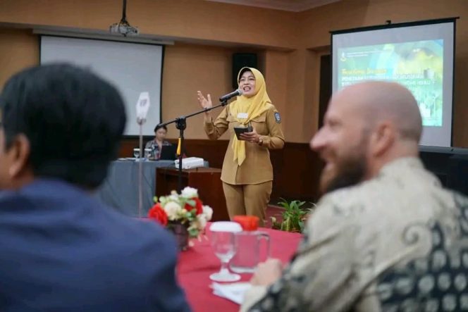 
					Kepala Barenlitbang Kepri Misni dalam sambutannya pada kegiatan FGD di Hotel Aston Tanjungpinang, Senin (12/11)