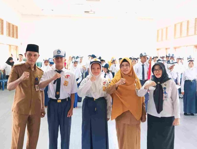 
					BNN Kota Tanjungpinang dan Dinas Pendidikan, mencanangkan Program Sekolah Bersinar, di SMPN 10 Tanjungpinang.