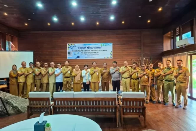 
					Tim pembina kesehatan jiwa masyarakat (TPKJM) Kabupaten Natuna, foto bersama usai melakukan rapat koordinasi. (ist)