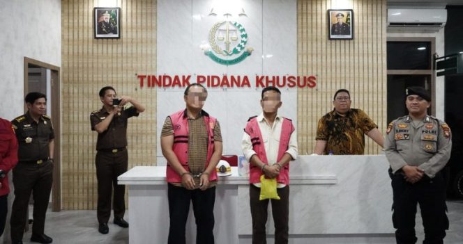 
					Tim penyidik Pidsus Kejati Kepri menetapkan dan melakukan penahanan terhadap 2 orang tersangka dalam kasus dugaan tindak pidana korupsi dalam Pengelolaan Pendapatan Negara Bukan Pajak (PNBP)