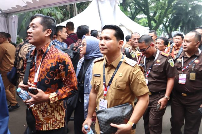 
					 Plt Bupati Bintan Ahdi Muqsith mengikuti Rakornas terkait Implementasi Asta Cita Menuju Indonesia Emas 2045 yang dibuka Presiden RI Prabowo Subianto di, Kamis (7/11)