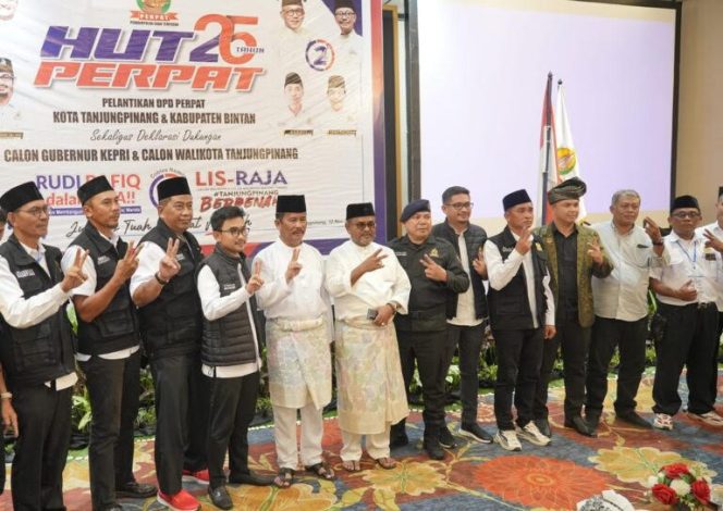 
					Calon Gubernur dan Wakil Gubernur Kepri nomor urut 2 Muhammad Rudi dan Aunur Rafiq saat menghadiri Harlah Perpat ke-25 tahun di Tanjungpinang, Minggu 