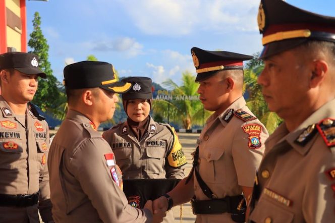 
					 Kapolres Kepulauan Anambas AKBP Raden Ricky Pratidiningrat memimpin serah terima jabatan Kasat Lantas di Polres Kepulauan Anambas. (ist).