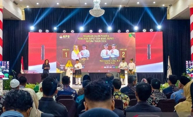 
					Debat terbuka calon Pilkada Bupati Natuna Tahun 2024, terselenggara dengan baik, aman, lancar dan sukses, Rabu (13/11) malam.