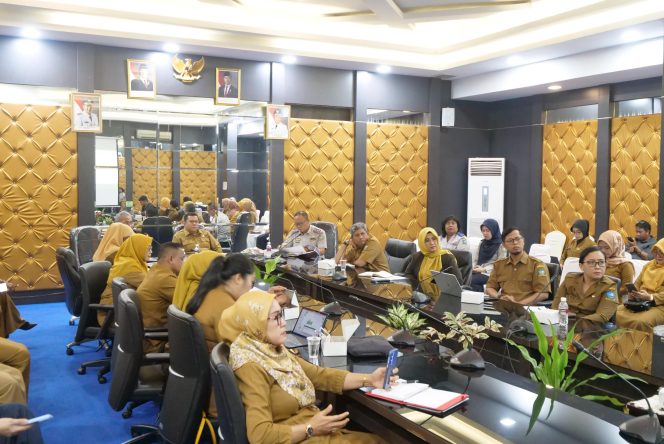 
					ekda Bintan Ronny Kartika saat memimpin rapat persiapan penghargaan KKS