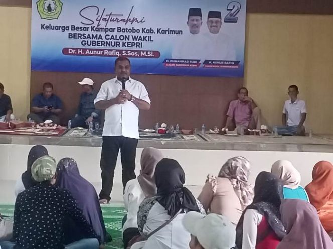 
					Cawagub Kepri, Aunur Rafiq saat menghadiri kampanye dialogis dengan masyarakat Keluarga Besar Kampar Batobo di Batu Lipai, Kelurahan Baran Timur, Kecamatan Meral. (ist)