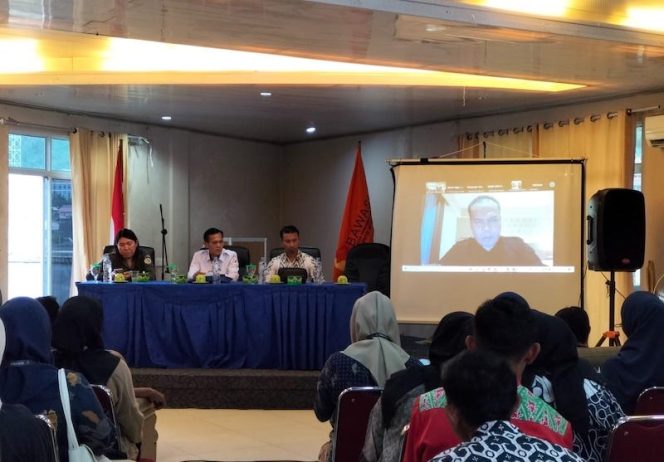 
					etua Bawaslu Kabupaten Kepulauan Anambas, Jupri Budi, membuka secara resmi Bimbingan Teknis Pengawas TPS untuk Pilkada 2024 di Hotel Terempa Beach (ist).