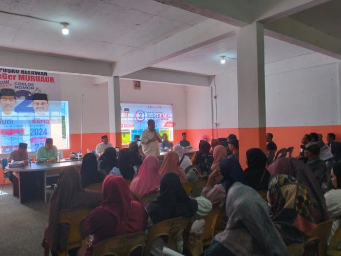 
					Cawagub Kepri, nomor urut 2, Aunur Rafiq, melanjutkan kampanye dialogis pada 6 titik di Wilayah Bintan Timur, Kabupaten Bintan, Selasa (5/11) siang.