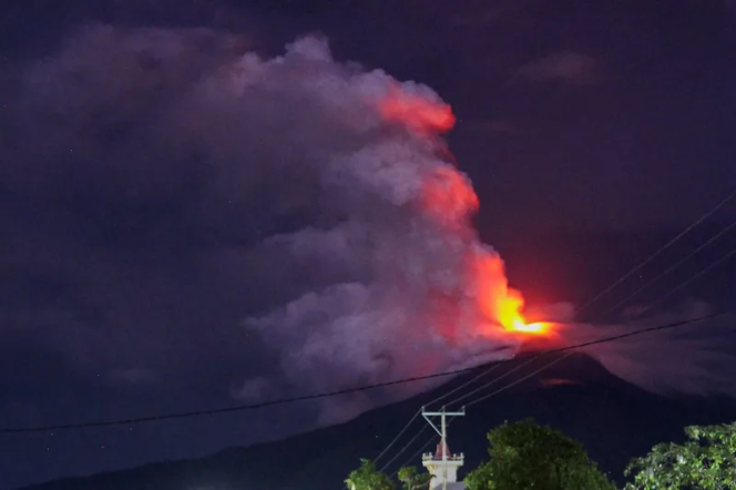 
					Erupsi Gunung Lewotobi Laki-laki di Flores Timur, Nusa Tenggara Timur (ist)