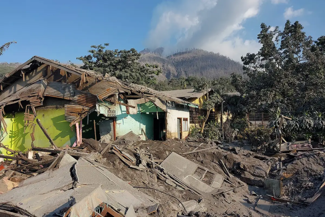 
					Erupsi Gunung Lewotobi Laki-Laki di NTT, menunjukkan dampak kerusakan yang parah bagi delapan desa. (ist)