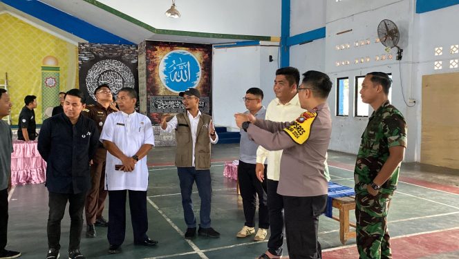 
					Bupati Bintan didampingi Wakil Bupati Bintan, Kapolres Bintan serta FKPD Kabupaten Bintan laksanakan pengecekan secara langsung kesiapan TPS yang ada di Kabupaten Bintan pada Selasa (26/11/2024).