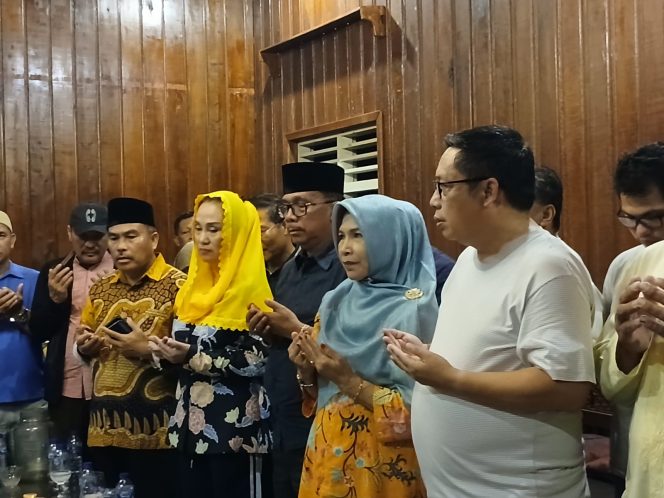 
					Cen Sui Lan - Jarmin gelar Konfrensi Pers kemenangan.