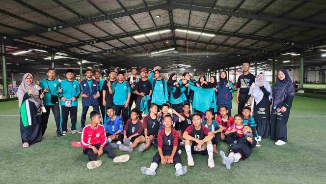 
					Madrasah Tsanawiyah (MTs) Hang Nadim berhasil meraih juara 2 dalam lomba futsal 
Foto: Atika/HarianHaluanKepri