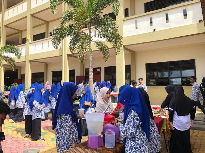 
					 Pelaksanaan hari kedua Bazar P5P2RA kelas XII berlangsung meriah, penuh antusiasme dan semangat. 