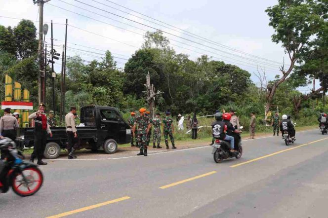 
					Sejumlah personel Polres Bintan dan TNI menggelar patroli skala besar di wilayah Kabupaten Bintan untuk menciptakan suasana yang aman dan damai, Minggu (24/11/2024).