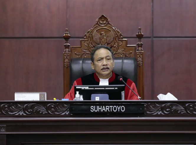 
					Ketua MK Suhartoyo