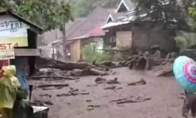 
					Banjir bandang dan longsor di Nagari Tanjung Sani, Kabupaten Agam (ist)