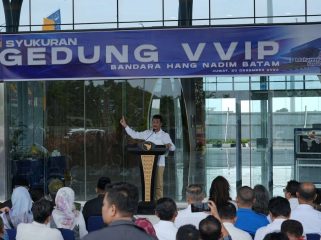 Kepala BP Batam Muhammad Rudi meresmikan revitalisasi Gedung VVIP Bandara Internasional Hang Nadim (ist)