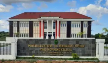 Gedung Pengadilan Negeri Tanjungpinang  di Jalan Raya Senggarang No.1 KM 14, Air Raja, Kecamatan Tanjungpinang Timur.