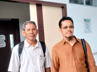 Kuas hukum Penggugat (Arbain), H Rivai Ibrahim SH dan Raja Azman SH.
 