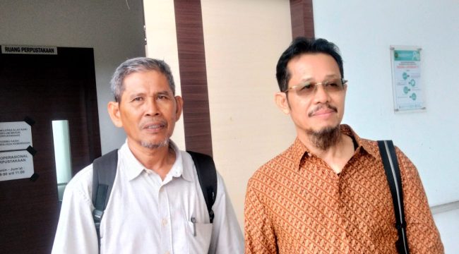 Kuas hukum Penggugat (Arbain), H Rivai Ibrahim SH dan Raja Azman SH.
 